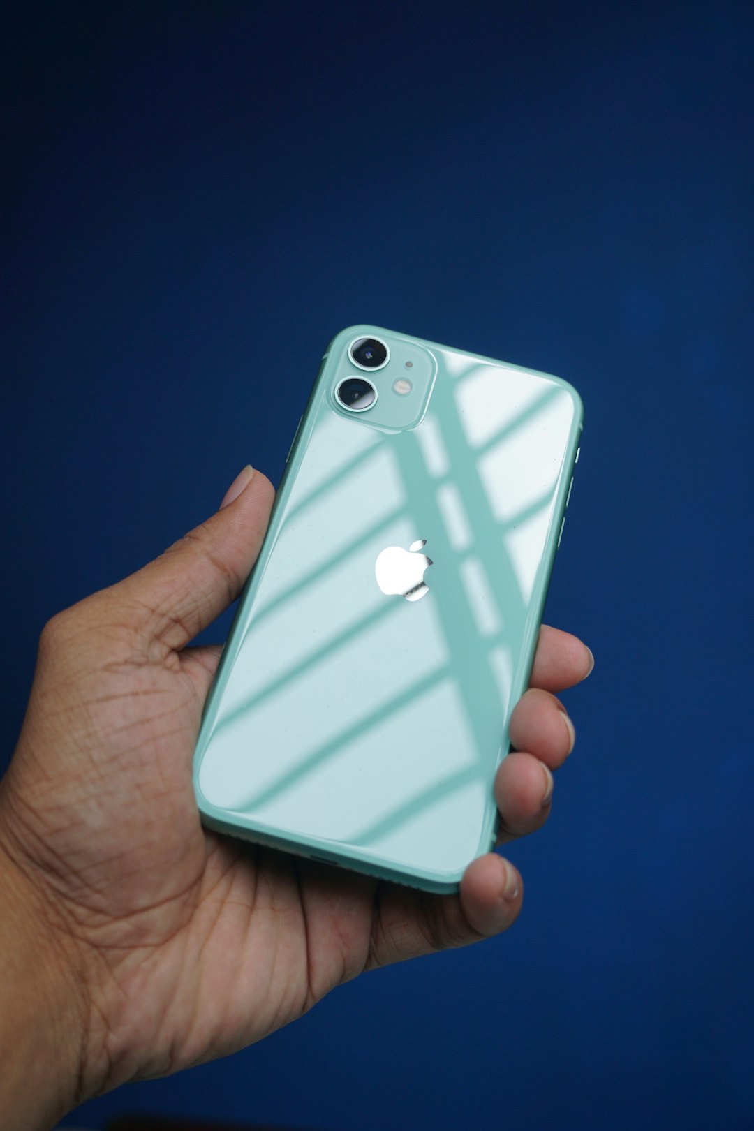 a-person-holding-an-iphone-in-their-hand-q5fwg06pm4g